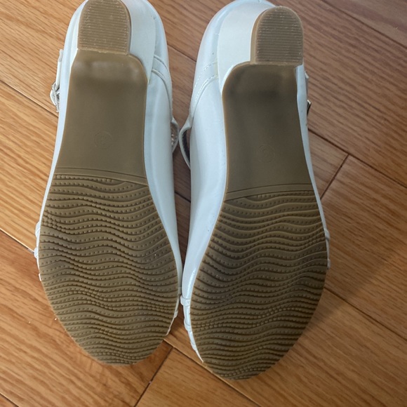 Like New Girls size 3 dress shoes - Picture 3 of 3